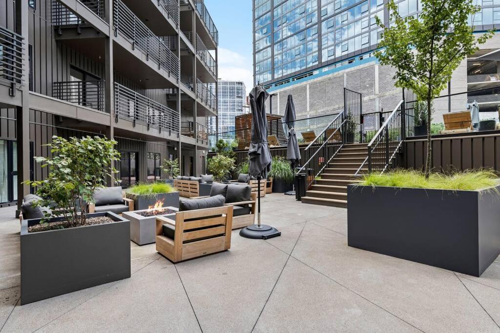Skyline View, Pool, Gym, Balcony'S, Walk To Bway! Daire Nashville Dış mekan fotoğraf