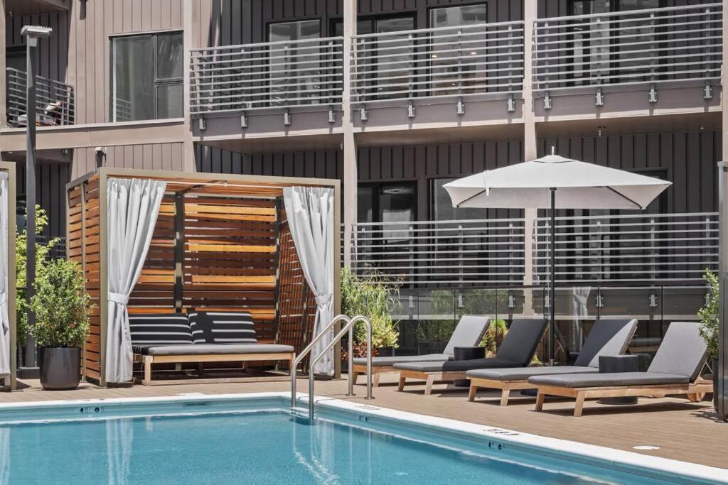 Skyline View, Pool, Gym, Balcony'S, Walk To Bway! Daire Nashville Dış mekan fotoğraf