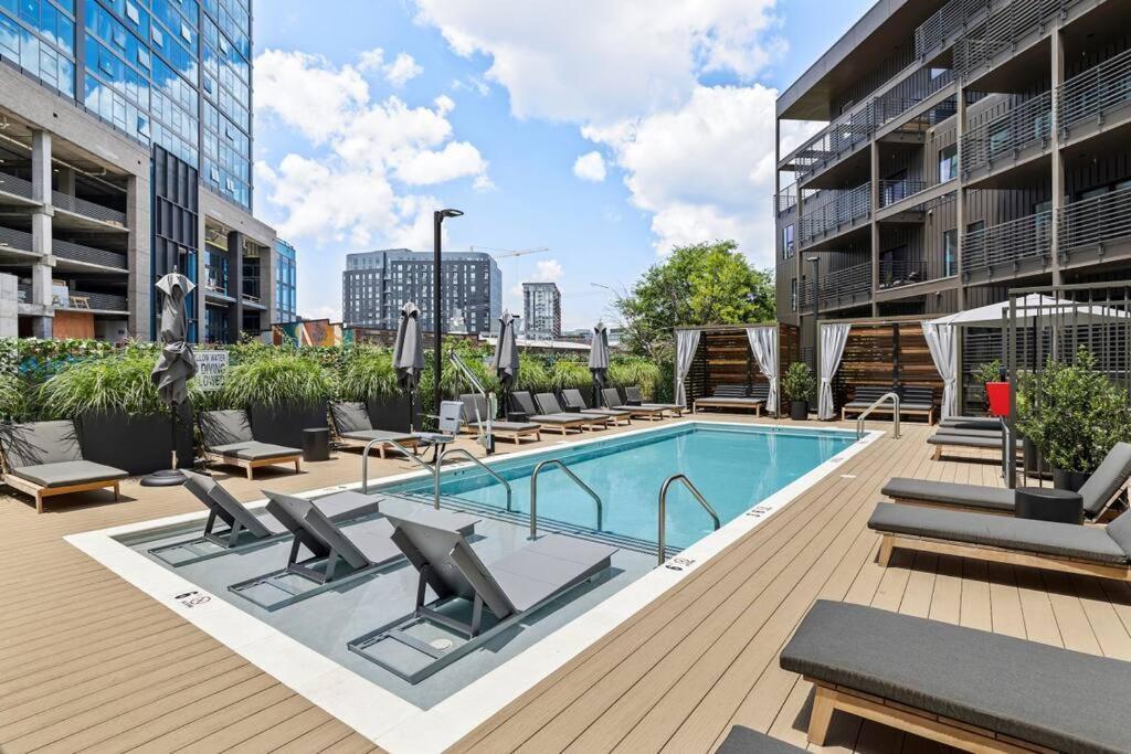 Skyline View, Pool, Gym, Balcony'S, Walk To Bway! Daire Nashville Dış mekan fotoğraf