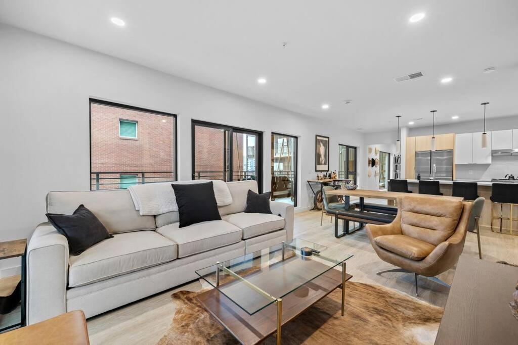 Skyline View, Pool, Gym, Balcony'S, Walk To Bway! Daire Nashville Dış mekan fotoğraf