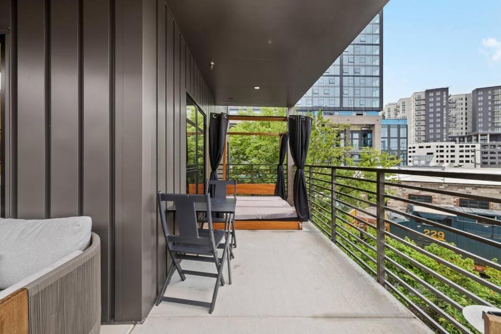 Skyline View, Pool, Gym, Balcony'S, Walk To Bway! Daire Nashville Dış mekan fotoğraf